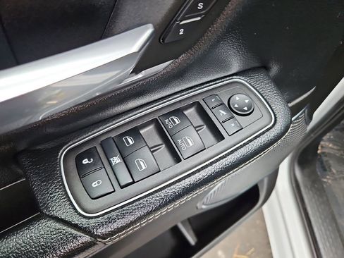 Used 2024 RAM 1500 Laramie image 28