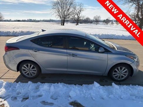 Used 2015 Hyundai Elantra SE w/ Option Group 02 image 2