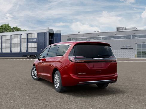 New 2026 Chrysler Pacifica Select image 3