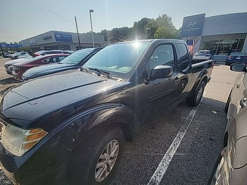 Used 2016 Nissan Frontier SV RWD image 2