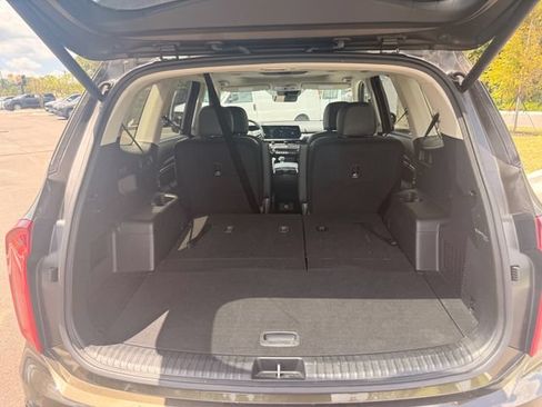 Used 2025 Kia Telluride S FWD image 19