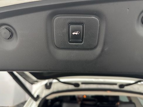 Used 2019 Nissan Pathfinder Platinum AWD/4WD image 37