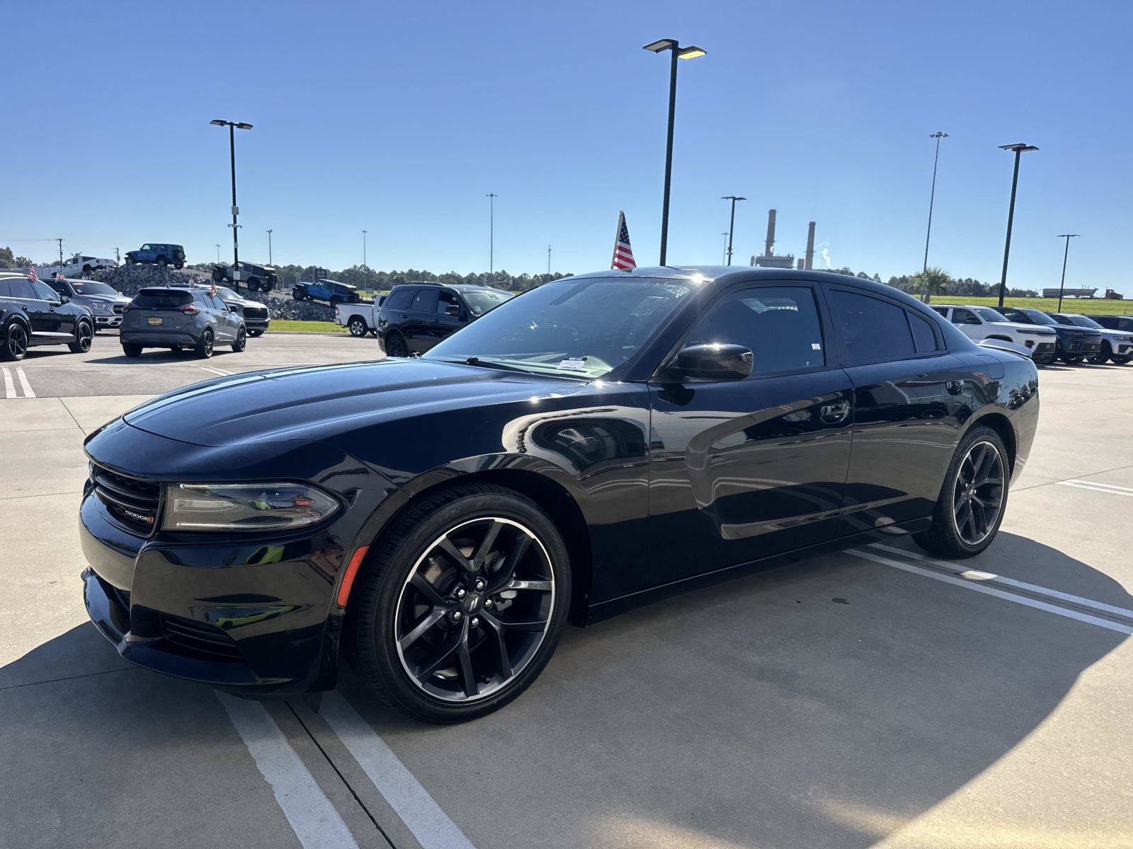 Used 2021 Dodge Charger SXT w/ Blacktop Package RWD image 3