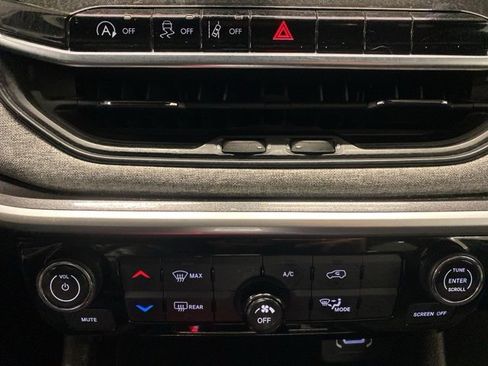 Used 2023 Jeep Compass Sport image 21