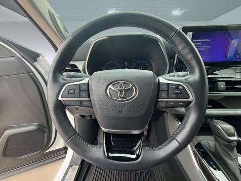Used 2023 Toyota Highlander Platinum FWD image 15