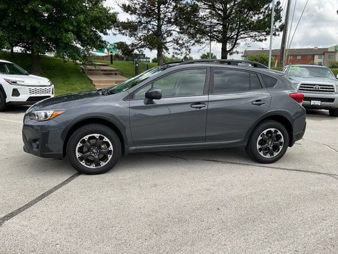 Used 2022 Subaru Crosstrek 2.0i Premium w/ Moonroof Package AWD/4WD image 3