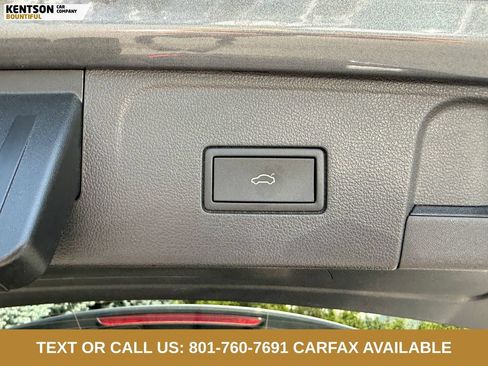 Used 2025 Volkswagen Atlas SE AWD/4WD image 32