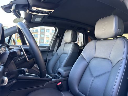 Certified 2026 Porsche Macan AWD/4WD image 5
