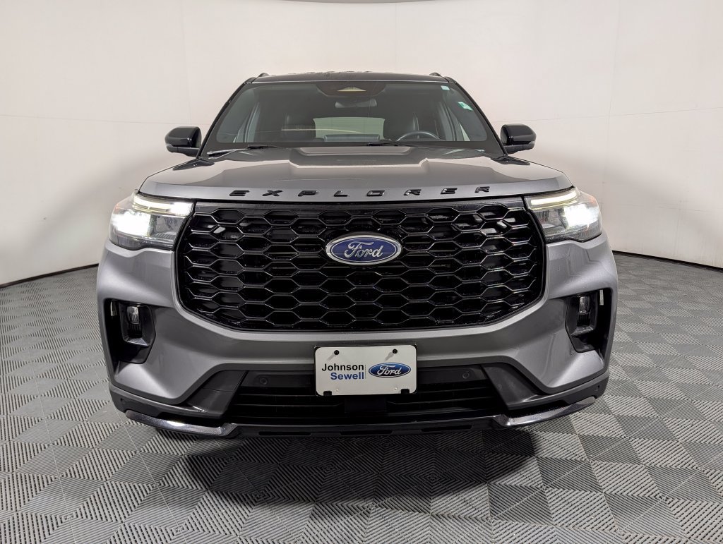 Certified 2025 Ford Explorer ST-Line AWD/4WD image 3