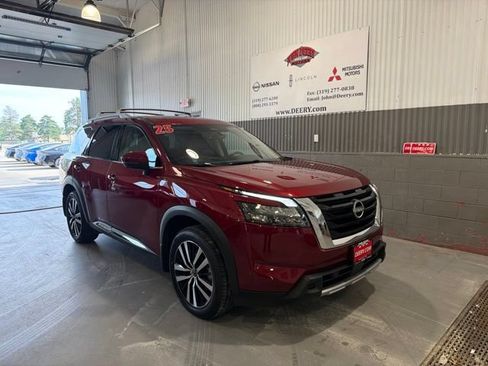 Used 2025 Nissan Pathfinder Platinum w/ Cargo Package AWD/4WD image 1