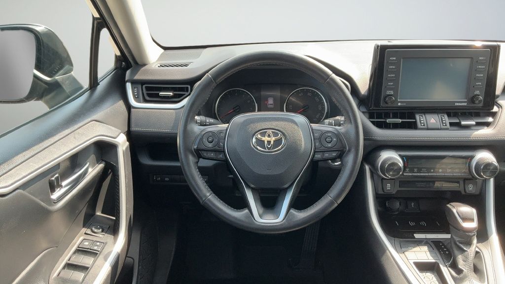 Used 2021 Toyota RAV4 XLE Premium FWD image 9