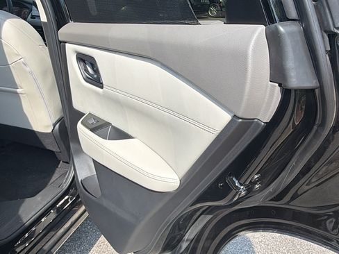 Used 2025 Nissan Rogue SL w/ SL Premium Package FWD image 21