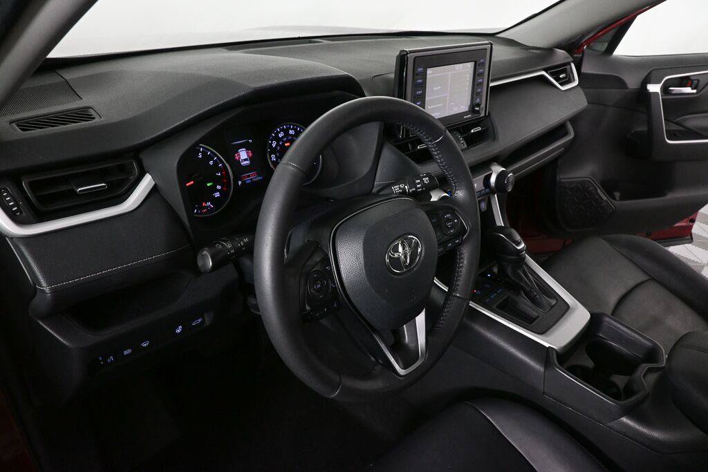 Used 2020 Toyota RAV4 XLE Premium FWD image 8