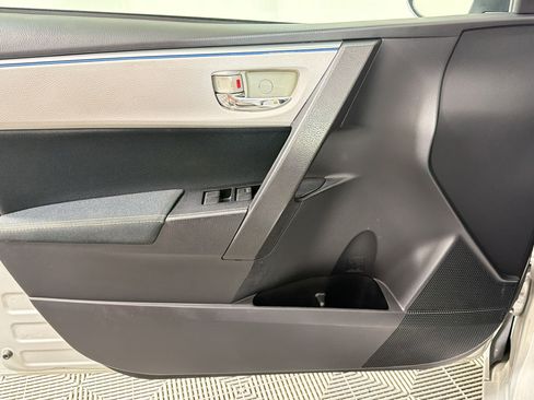 Used 2015 Toyota Corolla LE FWD image 11