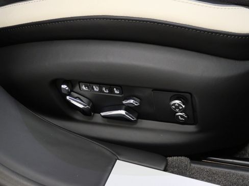 Used 2024 Bentley Flying Spur W12 image 37