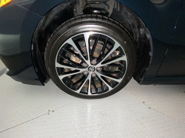Used 2019 Toyota Camry SE FWD image 10