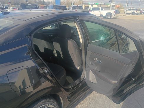Used 2024 Nissan Sentra SR FWD image 12