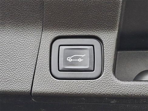 Used 2022 GMC Acadia SLE w/ Driver Convenience Package image 29