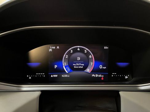 Certified 2025 Volkswagen Taos SE image 23