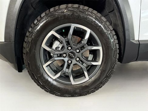 Used 2026 Chevrolet Equinox ACTIV FWD image 30