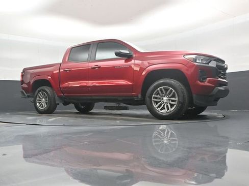 Used 2024 Chevrolet Colorado LT w/ LT Convenience Package II image 39