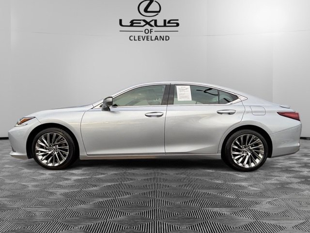 Used 2024 Lexus ES 300h w/ Accessory Package (Z2) FWD image 3