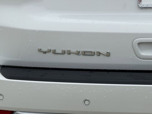 Used 2025 GMC Yukon XL Denali AWD/4WD image 10