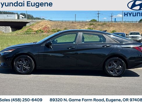 Used 2022 Hyundai Elantra SEL w/ Convenience Package FWD image 7