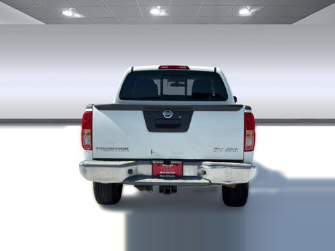 Used 2015 Nissan Frontier SV AWD/4WD image 10
