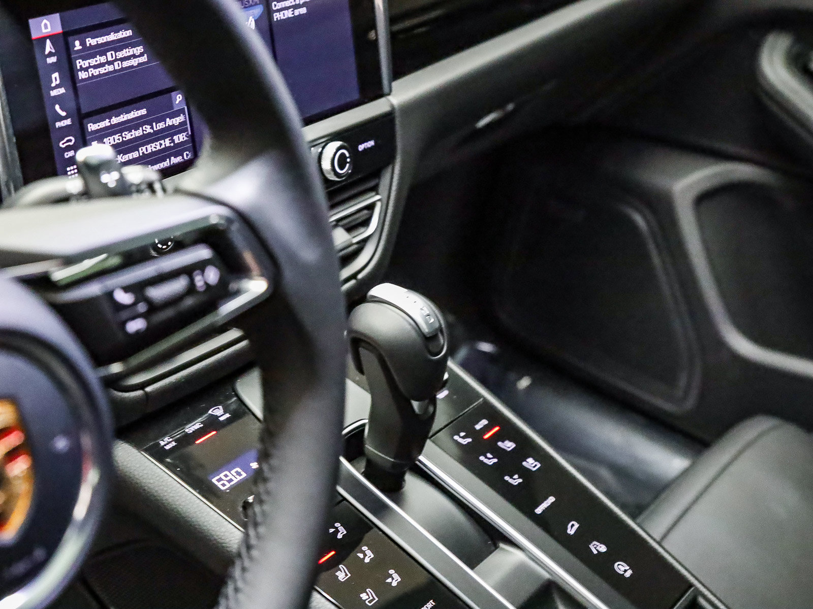 Certified 2026 Porsche Macan AWD/4WD image 24