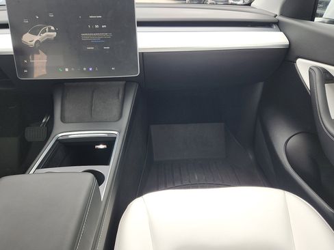 Used 2021 Tesla Model Y Long Range image 11