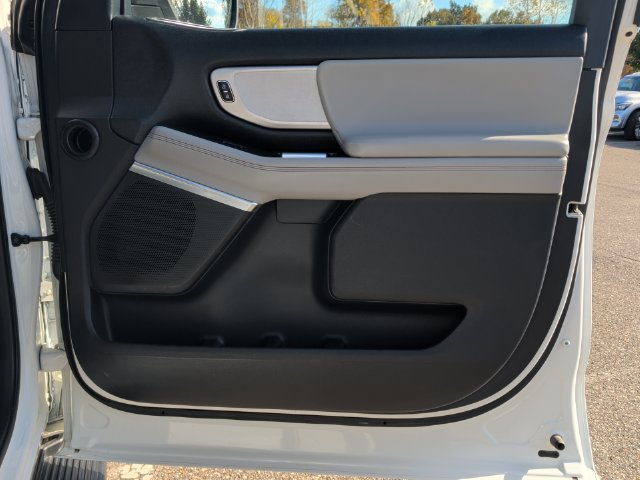 Used 2025 Ford Expedition Active AWD/4WD image 32
