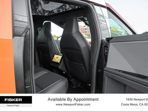 Used 2024 Tesla Cybertruck AWD Crew Cab image 24