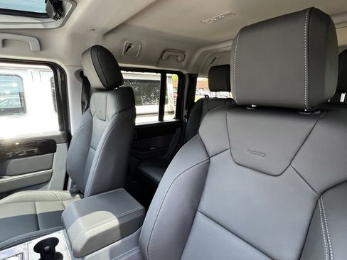 Used 2025 INEOS Grenadier Fieldmaster Edition image 12