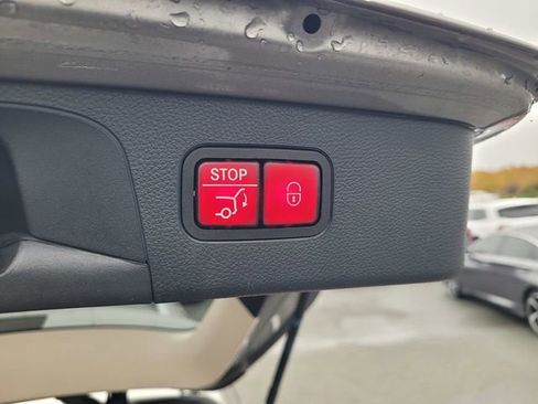 Used 2019 Mercedes-Benz GLC 300 4MATIC image 9