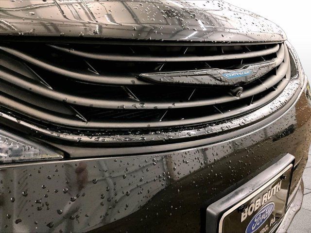 Used 2019 Chrysler Pacifica Limited w/ Advanced Safetytec Group FWD image 30