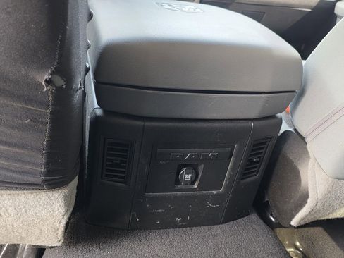 Used 2018 RAM 3500 SLT w/ Luxury Group image 11