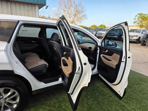 Used 2019 Hyundai Santa Fe SEL image 9