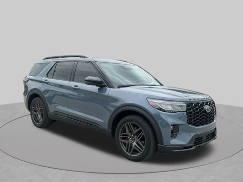 Certified 2025 Ford Explorer ST RWD image 17