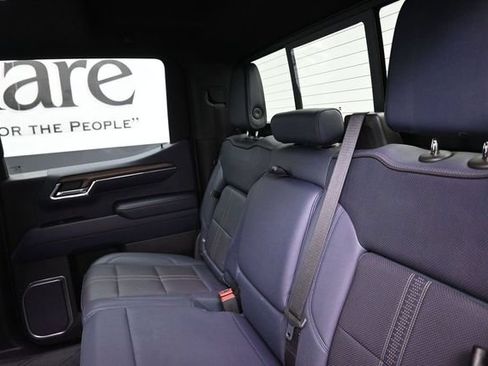 Used 2023 Chevrolet Silverado 1500 High Country w/ High Country Premium Package AWD/4WD image 14