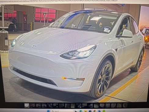Used 2022 Tesla Model Y Long Range image 2