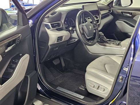 Used 2020 Toyota Highlander Limited AWD/4WD image 23
