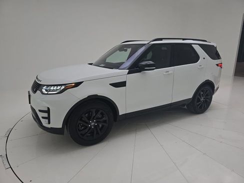 Used 2020 Land Rover Discovery Landmark image 3