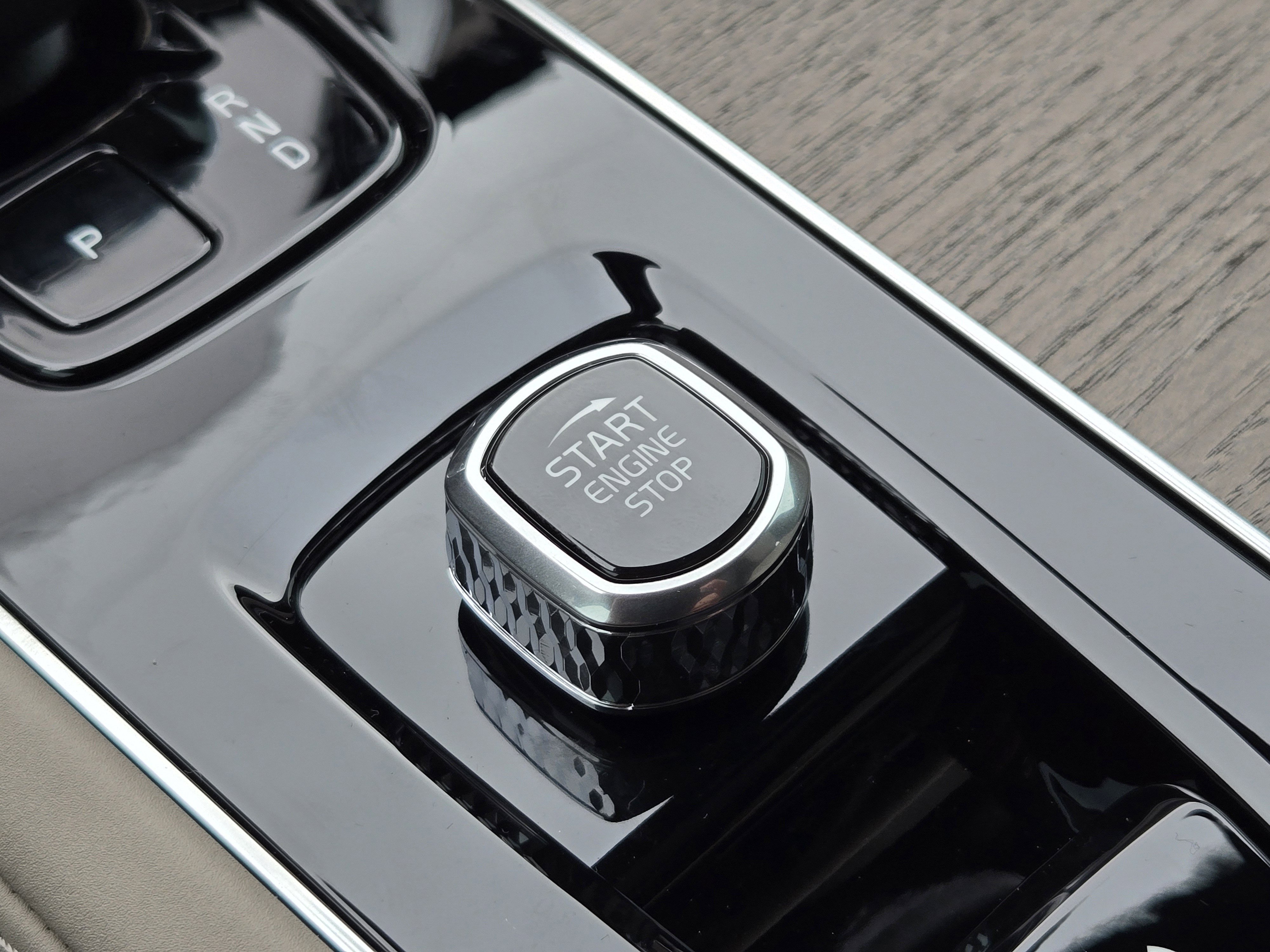 New 2026 Volvo XC90 T8 Plus AWD/4WD image 19