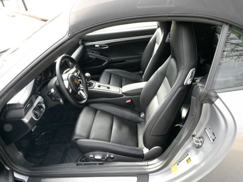 Used 2017 Porsche 911 Carrera 4S image 17
