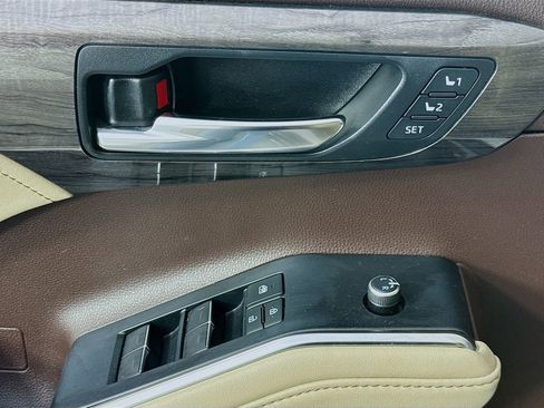 Used 2020 Toyota Highlander Limited image 21