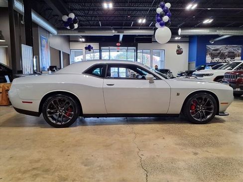 Used 2022 Dodge Challenger R/T Scat Pack w/ Shaker Package image 9