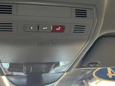 Used 2024 Volkswagen Taos SE image 38