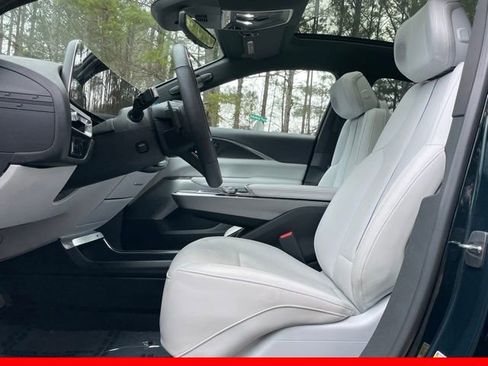 Used 2024 Cadillac Lyriq Luxury image 2