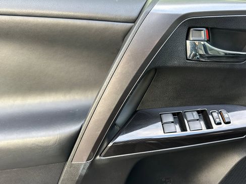 Used 2017 Toyota RAV4 SE image 10